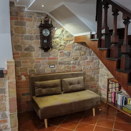 Franz's House - Connie's Heritage Apartment *